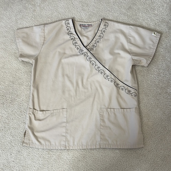 Green Town Taupe & Black Embroidered Top With Bottoms Scrub Set Size Medium - Picture 7 of 15